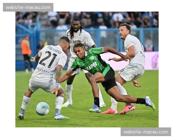 萨索洛中场失控导致攻防脱节 无法组织有效向前推进